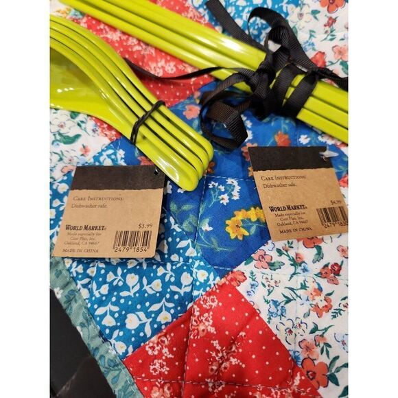 4 pairs of Lime Green Melamine Chopsticks and Spoons - Picture 3 of 3